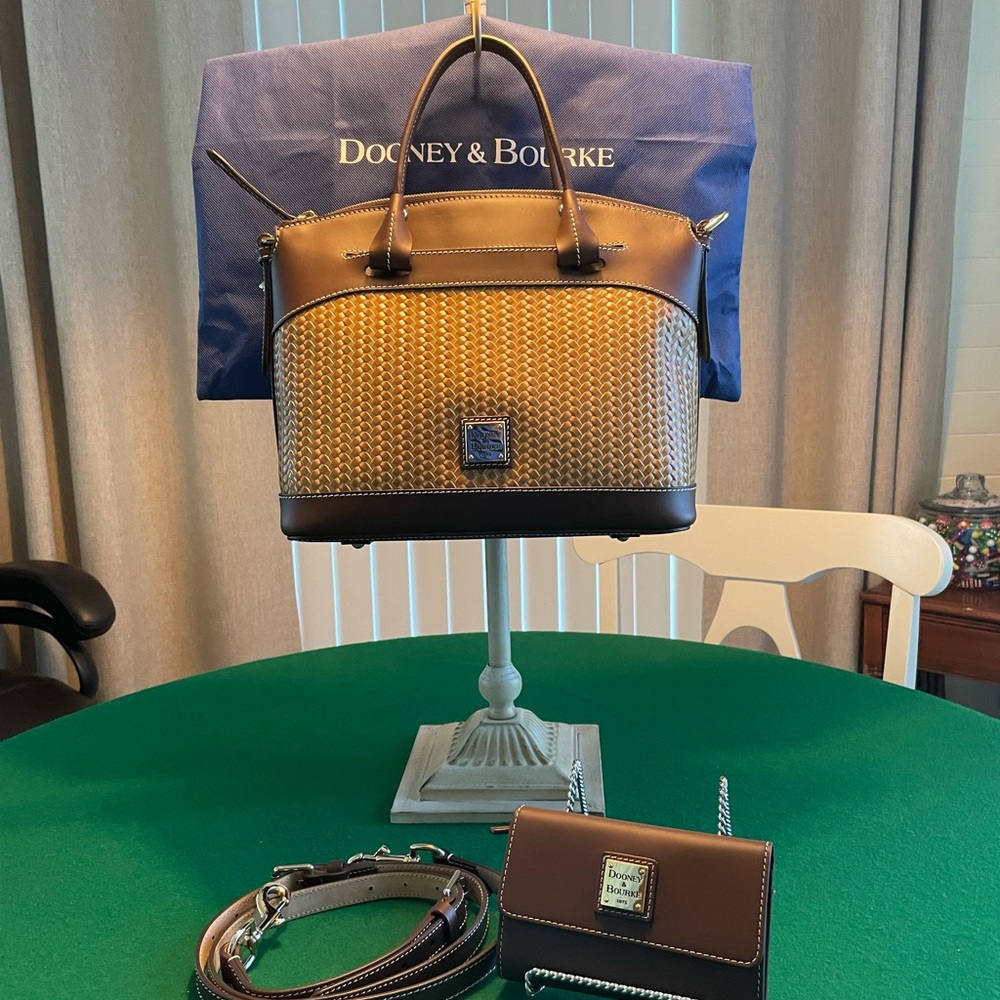 Dooney & Bourke Leather Purse & Wallet, EUC!!